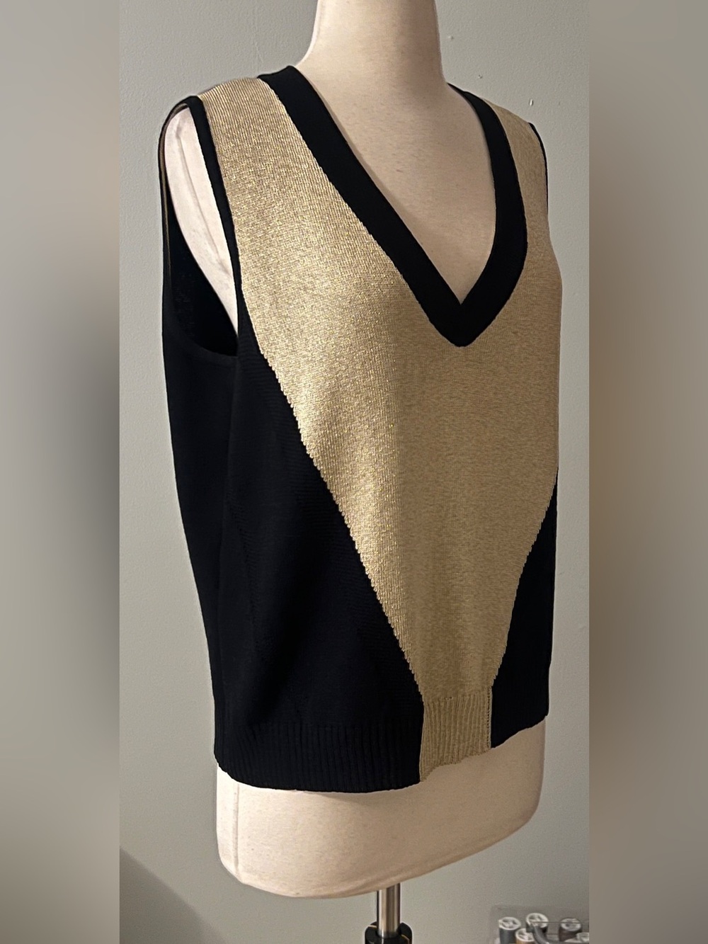 St. John Large Black Gold Metallic Knit Sweater Vest Wool Blend V Neck